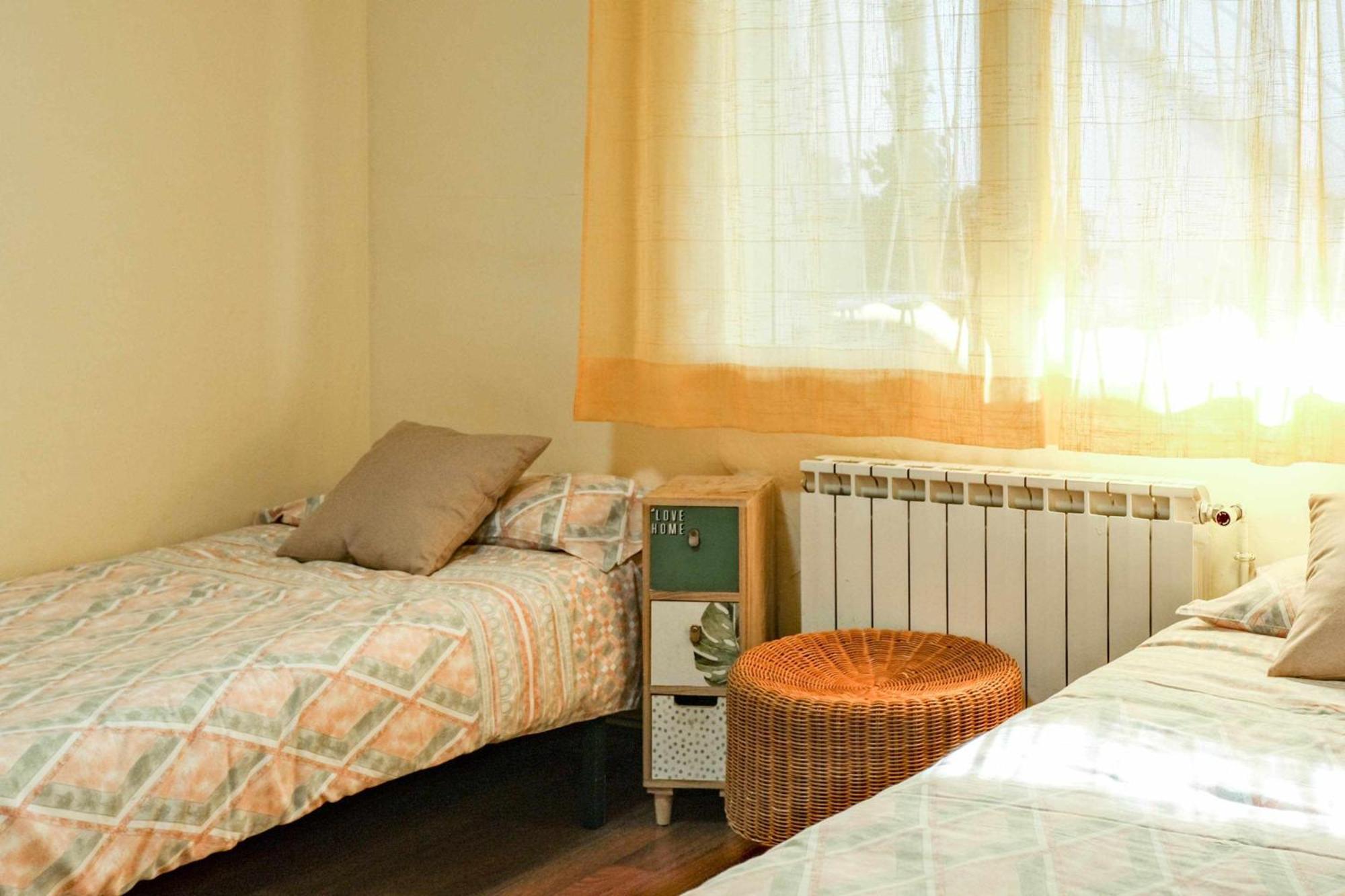 Can Camps Besalu Casa Planta Baja Con Jardin Eksteriør billede