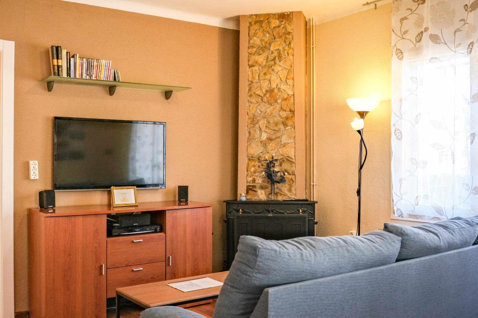 Can Camps Besalu Casa Planta Baja Con Jardin Eksteriør billede