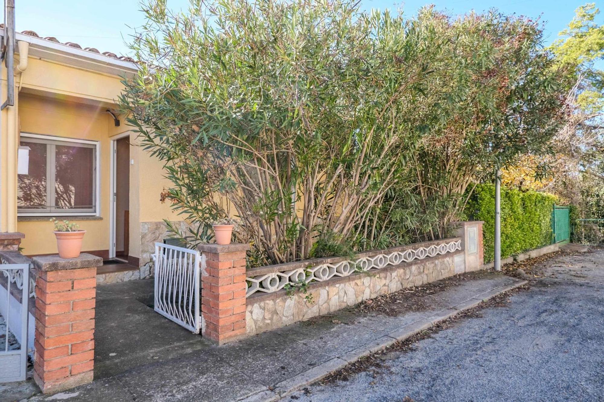 Can Camps Besalu Casa Planta Baja Con Jardin Eksteriør billede